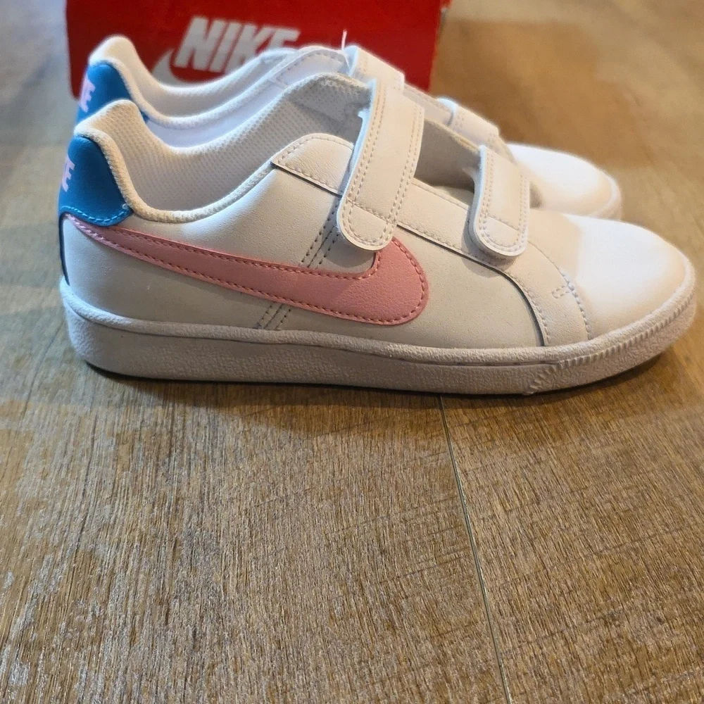 Nike - Court Royale- Kids Sneakers. Size 2